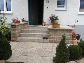 Scheuermann-Naturstein-Showroom-Blockstufen-36